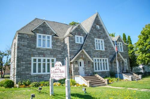 Bed & Breakfast Le Chateau D'acadie