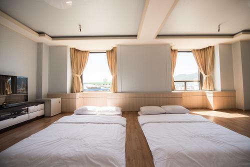 Chungmu Beach Hotel
