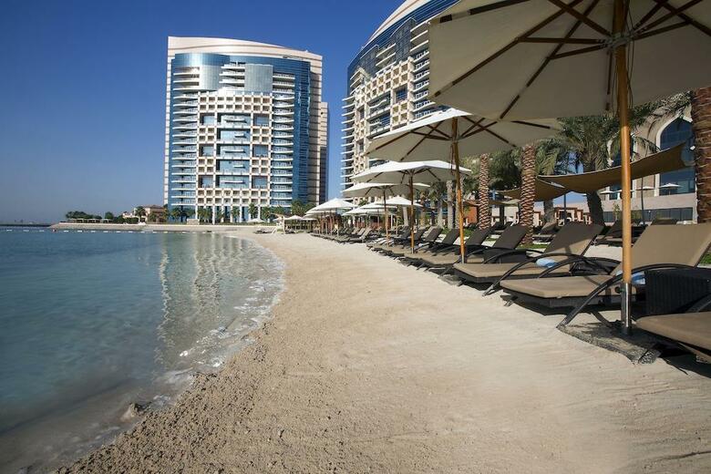 Bab Al Qasr Hotel