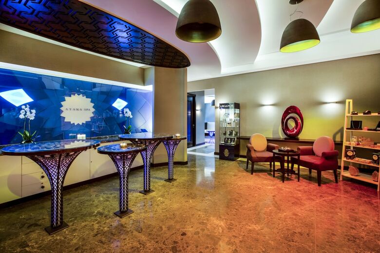 Bab Al Qasr Hotel