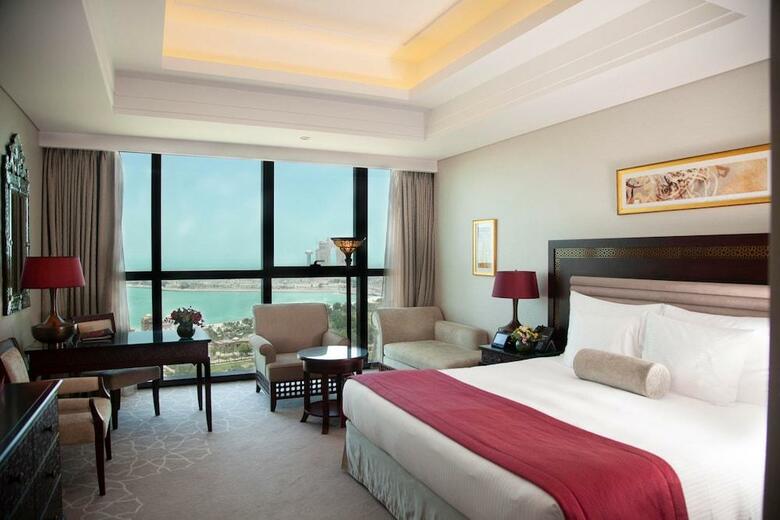 Bab Al Qasr Hotel