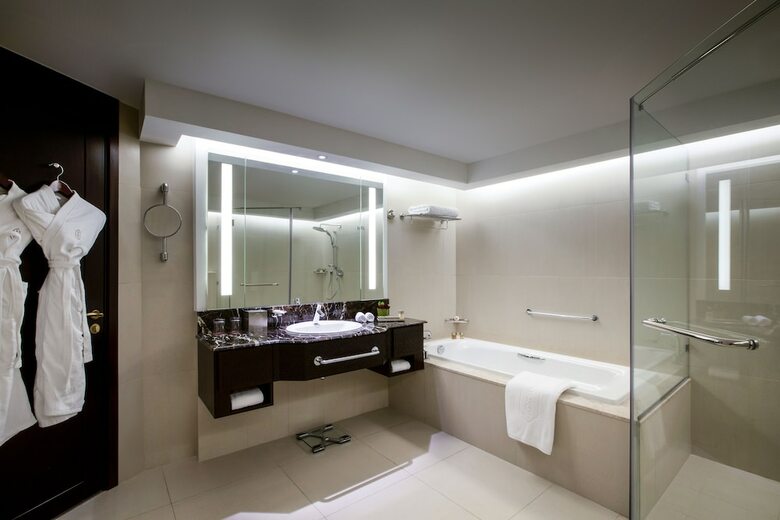 Bab Al Qasr Hotel