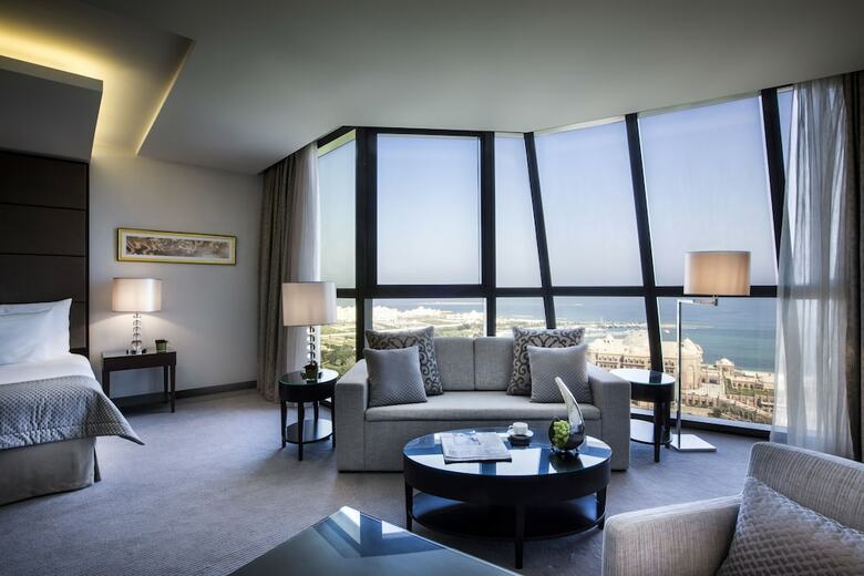Bab Al Qasr Hotel