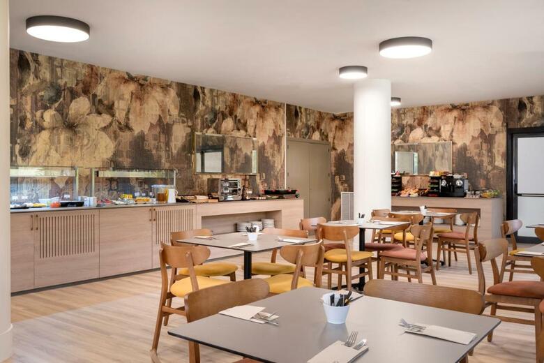 Hotel Acta Pir�mides