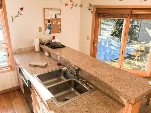 Apartamento East Vail Mountain & Waterfall View Condo