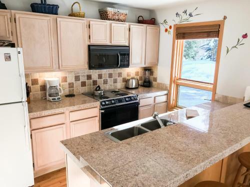 Apartamento East Vail Mountain & Waterfall View Condo