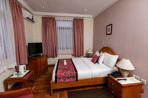 Hotel Mahogany Lodge