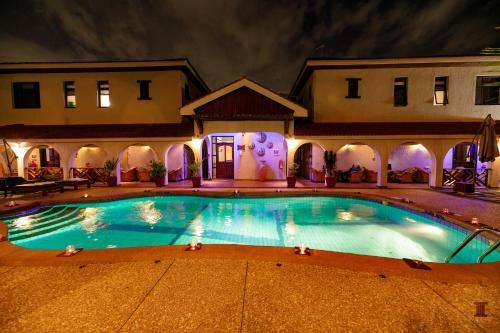 Hotel Mahogany Lodge