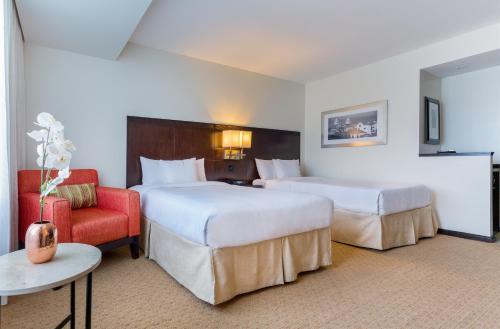 Hotel Courtyard By Marriott Panama At Metromall Mall