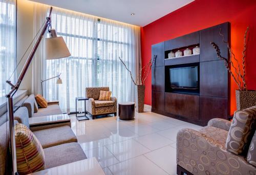 Hotel Courtyard By Marriott Panama At Metromall Mall