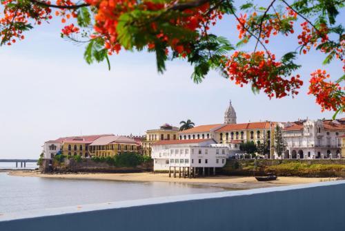 Hotel Courtyard By Marriott Panama At Metromall Mall