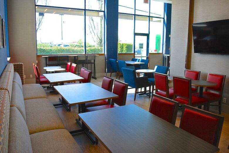 Hotel Holiday Inn Express Vancouver Airport
