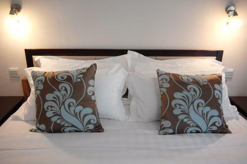 Luganvilla Business Hotel And Restaurant