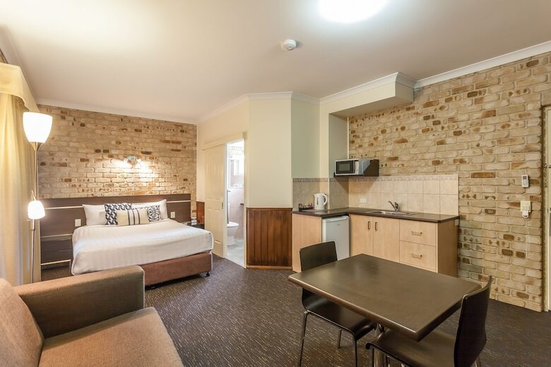 Highlander Motor Inn
