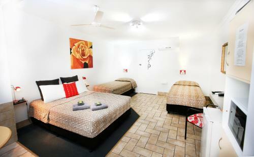 Central Motel Gin Gin