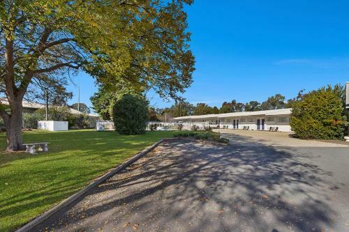 Byer Fountain Motor Inn