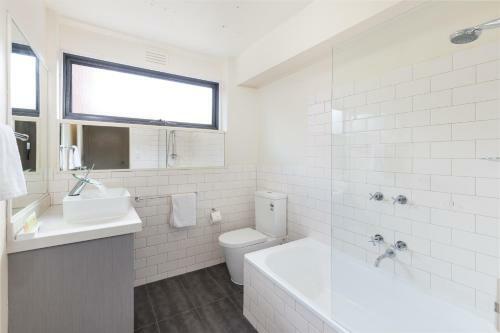 Aparthotel City Edge East Melbourne Apartment Hotel