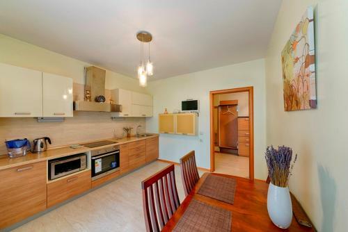 Arenda Apartments - Surganova,5a