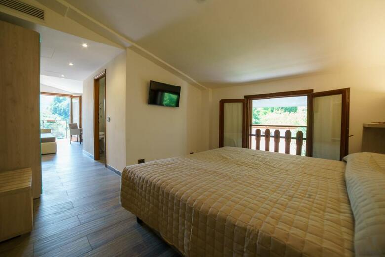 Hotel Lago Bin
