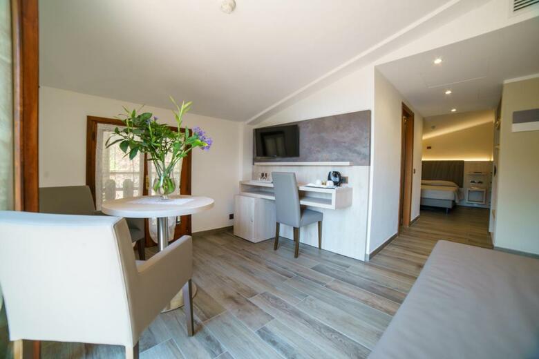 Hotel Lago Bin