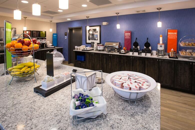 Hotel Hampton Inn & Suites By Hilton Fredericton