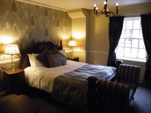 Hotel Saracens Head