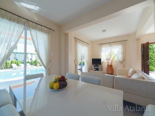 Villa Natalia Coral Bay