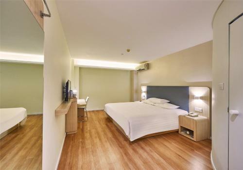 Hotel Hanting Express Wuhan Optics Valley Pedestrian Street