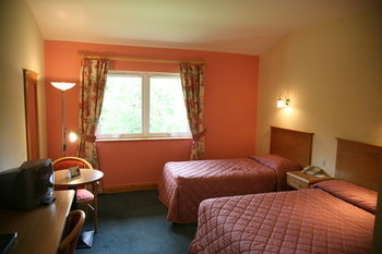 Woodenbridge Hotel & Lodge