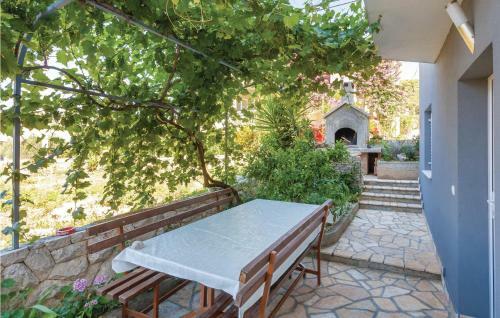 Holiday Apartment Seget Vranjica 01