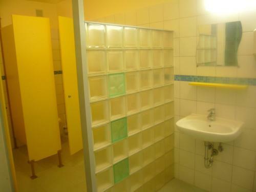 Ravnice Youth Hostel