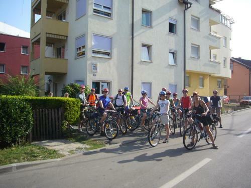 Ravnice Youth Hostel
