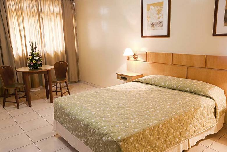 Hotel Augustus Plaza Inn