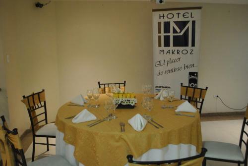 Hotel Makroz