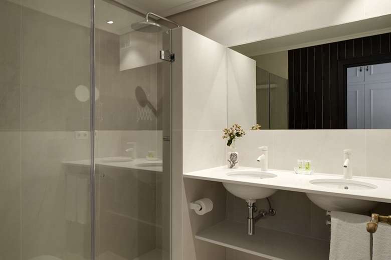 Playa De La Concha 4 Apartment By Feelfree Rentals