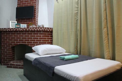 Mountain Breeze Hostel - Tagaytay Center