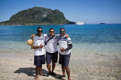 Captain Cook Cruises Fiji - Reef Endeavour