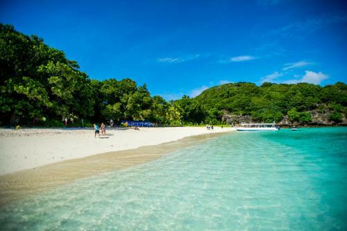 Captain Cook Cruises Fiji - Reef Endeavour