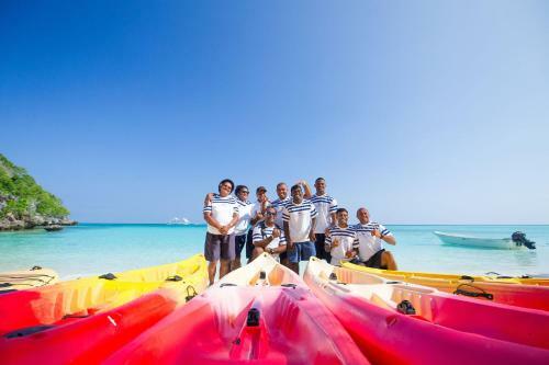 Captain Cook Cruises Fiji - Reef Endeavour
