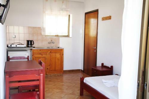 Yiannis Apartments & Studios
