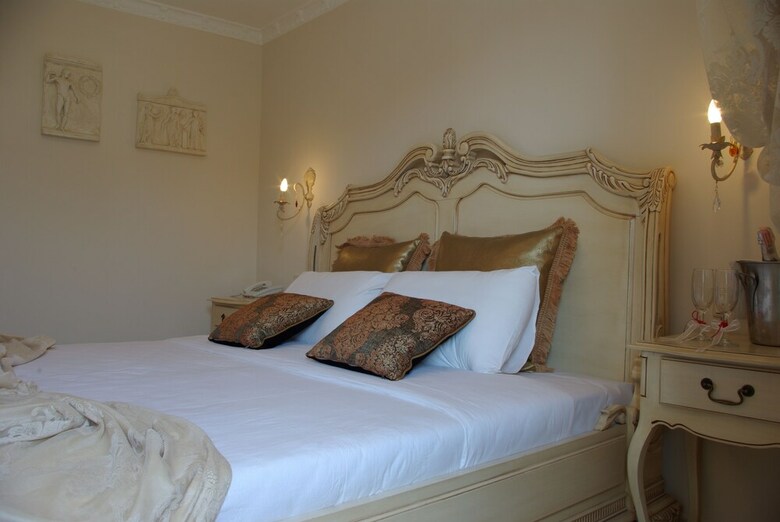 Parthenon Art Hotel