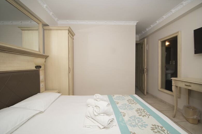 Parthenon Art Hotel