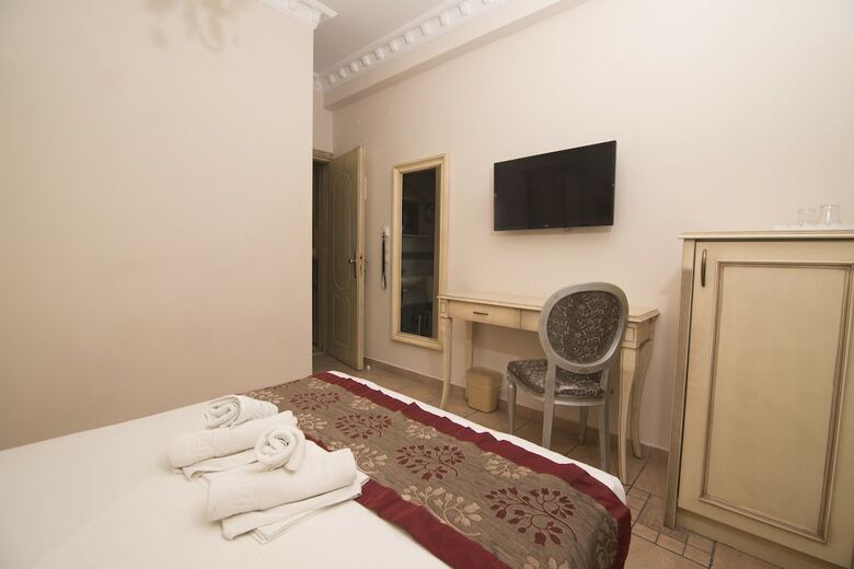 Parthenon Art Hotel