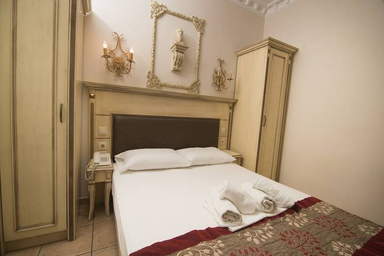 Parthenon Art Hotel