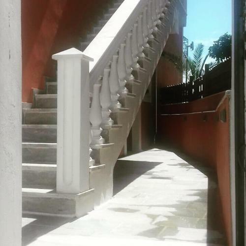 Hostal Sunrise House