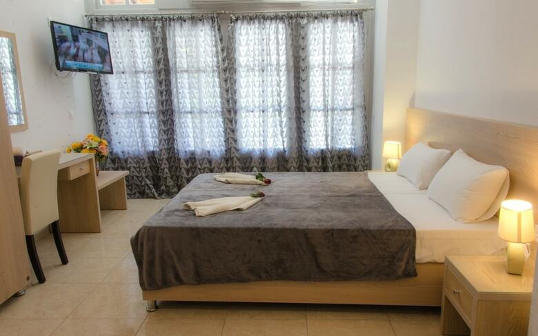 Hostal Polykratis Rooms