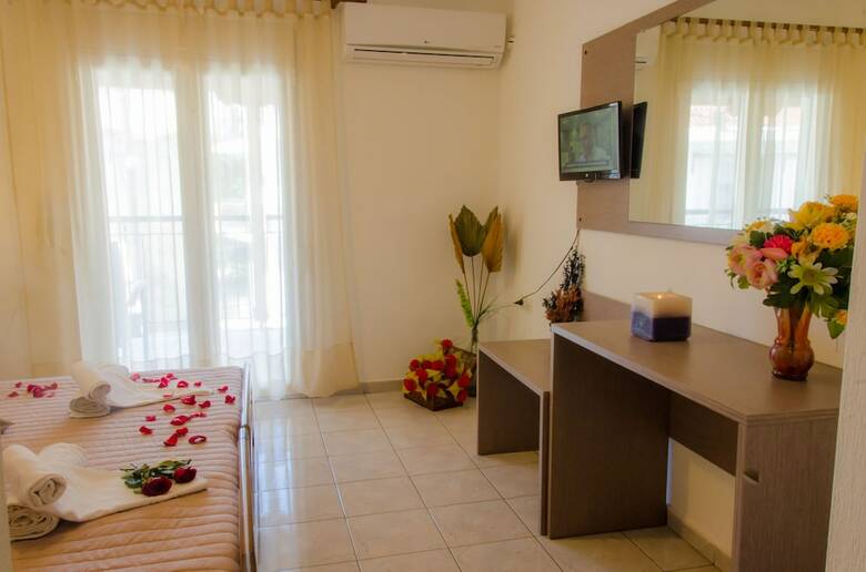 Hostal Polykratis Rooms