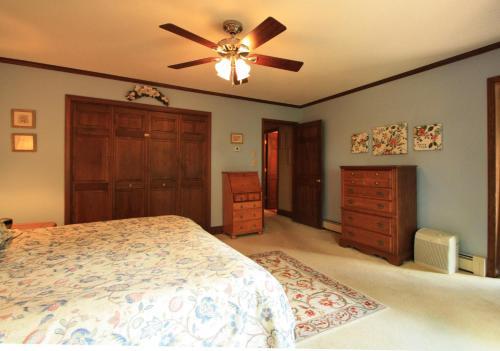 Hickory Manor