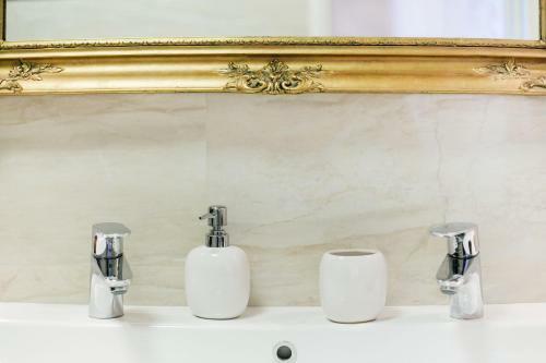 Parliment Luxury Apartment