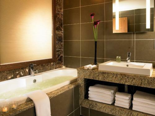 Westport Plaza Hotel, Spa & Leisure